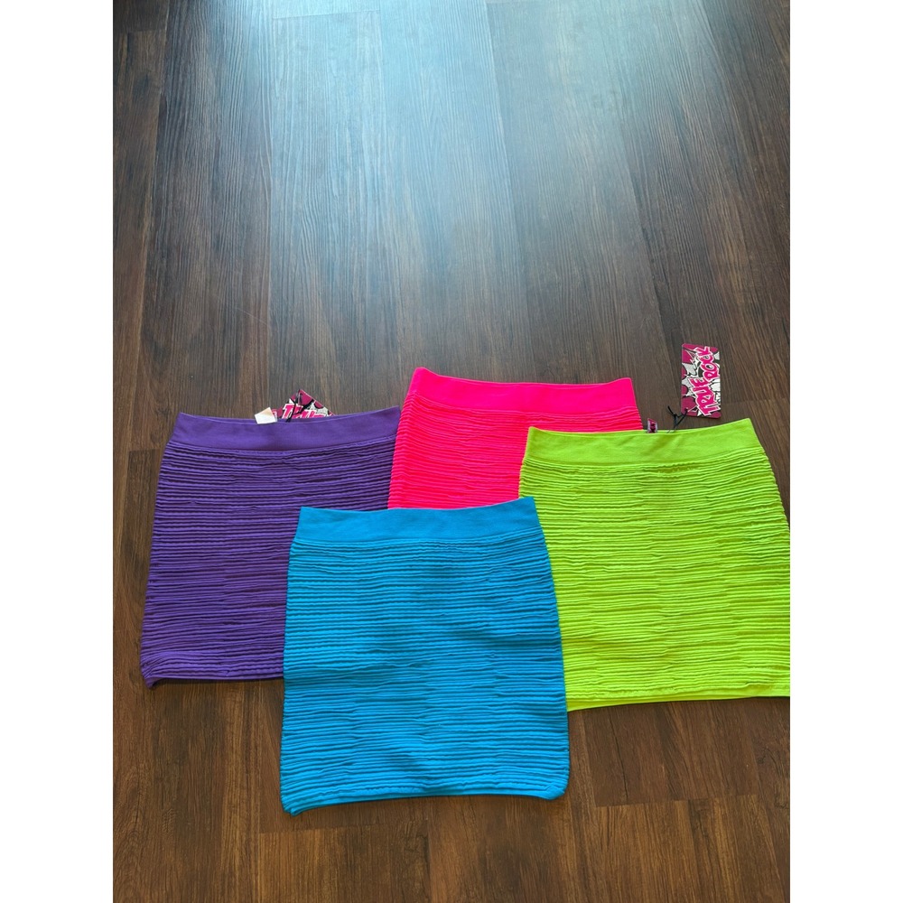 Lot of 4 Neon Seamless Tube Tops  Textured Stretchy OSFM 2 with Tags Attached